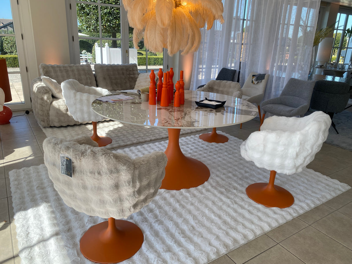 Table Calise en situation - en showroom - pied central tulipe céramique