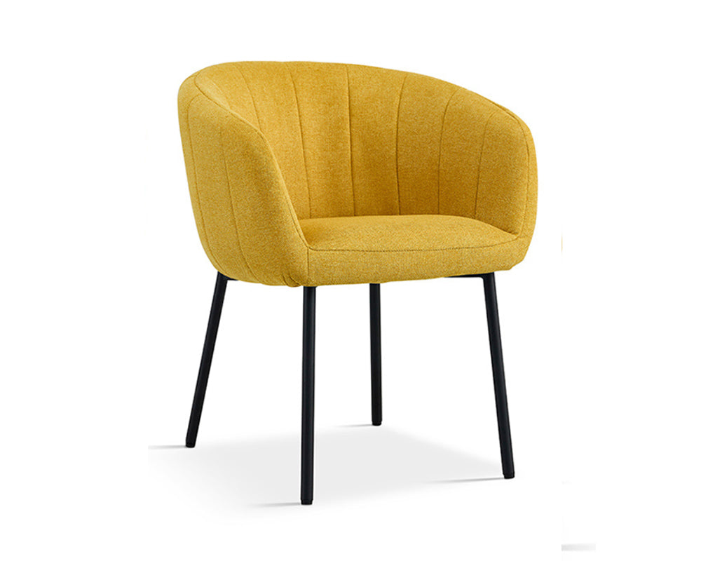 Chaise jaune de salle à manger avec accoudoirs et pieds en métal noir - Souffle d'intérieur