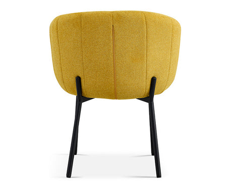 Chaise jaune de salle à manger avec accoudoirs et pieds en métal noir - Souffle d'intérieur