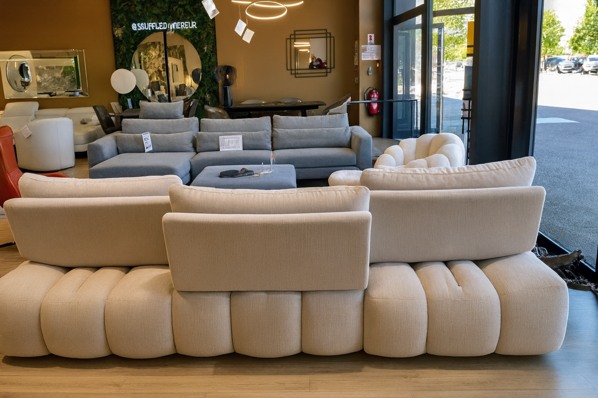 canapé cassia beige vue de dos dans la magasin Souffle d'intérieur à Yerres
