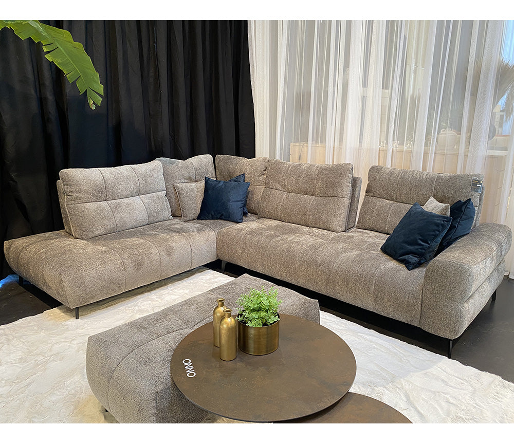 Canapé Mely en situation – salon – tissu velours