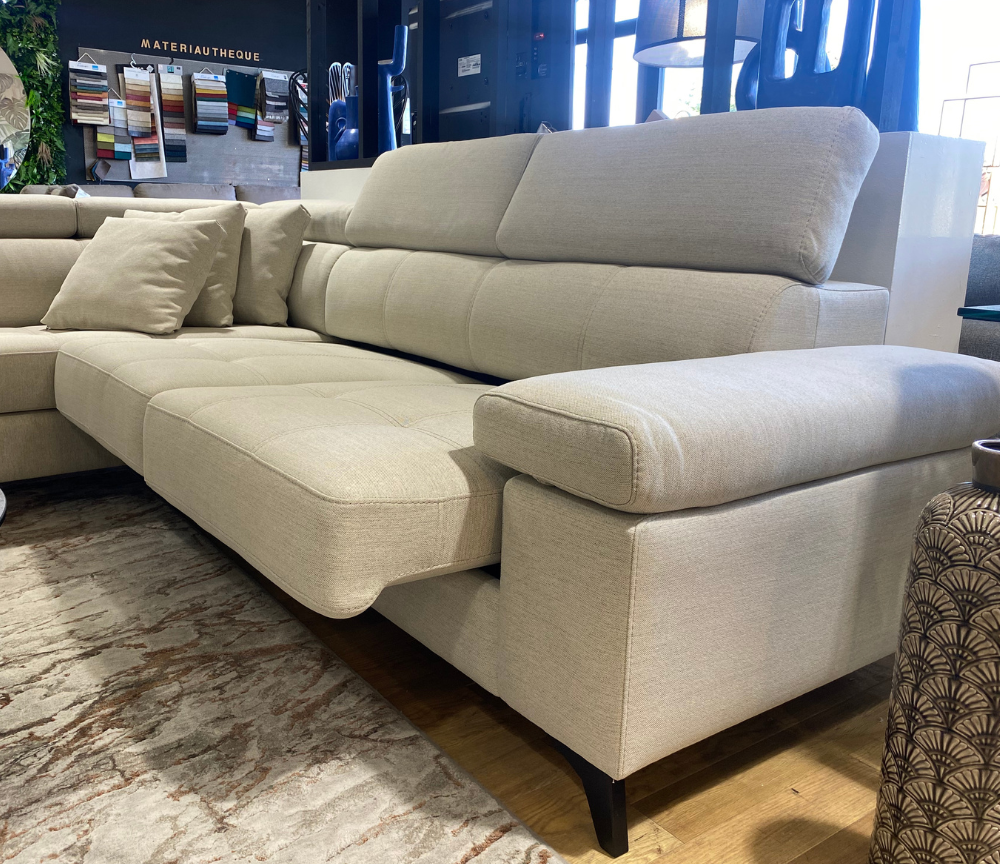 Détail canapé d'angle assises coulissantes – Pola – méridienne à gauche – tissu beige