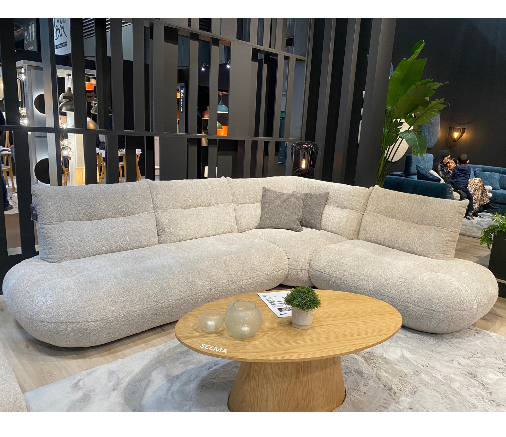 Canapé d’angle beige arrondi en velours Moony – design haut de gamme Souffle d’Intérieur