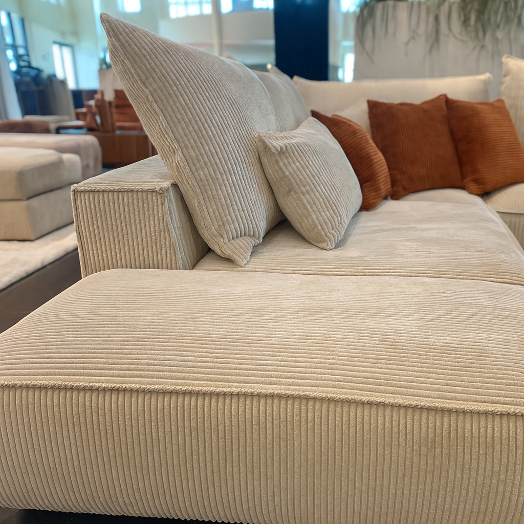 Canapé d'angle velours côtelé beige contemporain moderne avec zoom sur la méridienne