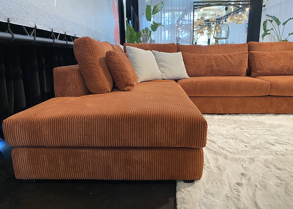Canapé d'angle en velours cotelé brique terracotta - Confortluxe - Souffle d'intérieur