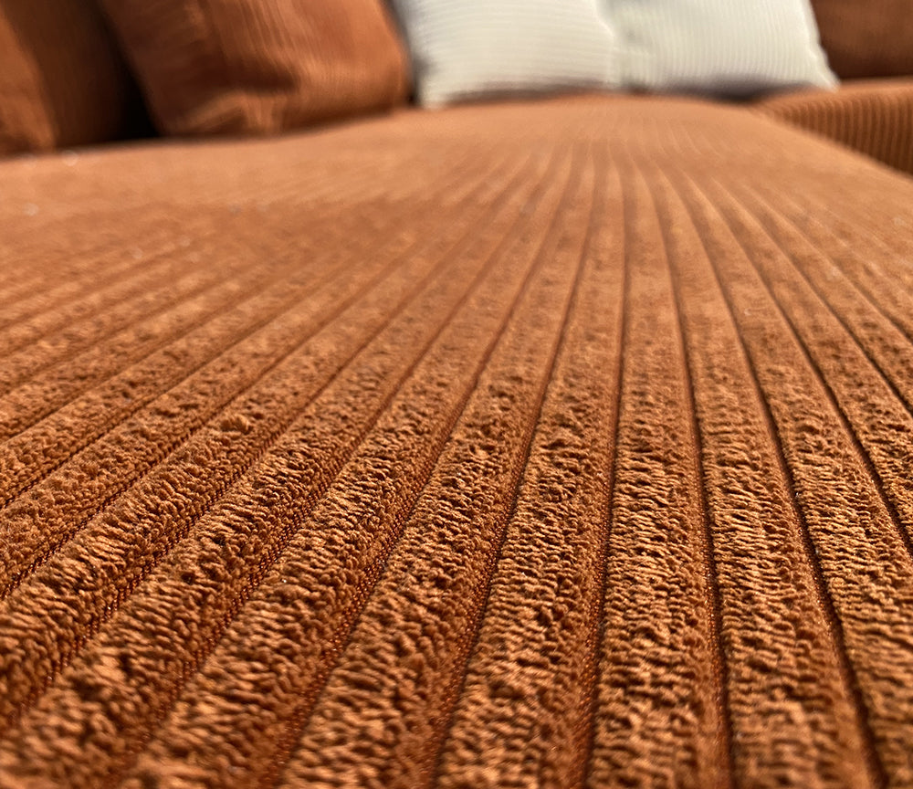 Canapé d'angle en velours cotelé brique terracotta - Confortluxe - Souffle d'intérieur