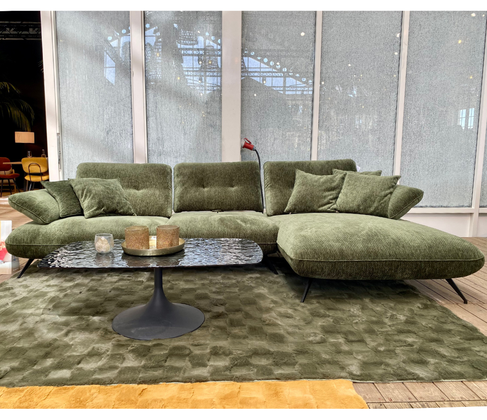 Canapé d'angle modulable vert avec méridienne et dossiers avance recule Mayni