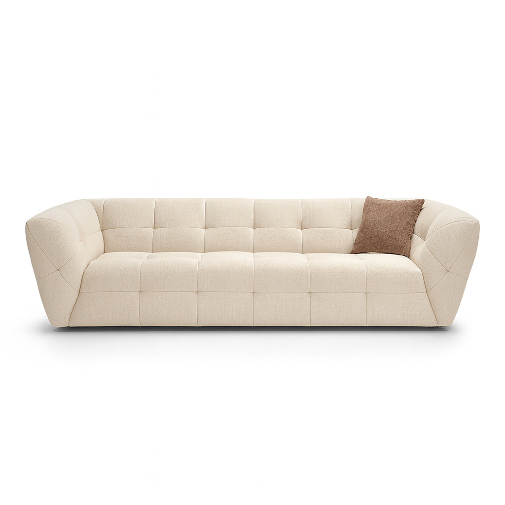 canapé 3 places beige arrondi matelassé confortable sur fond blanc