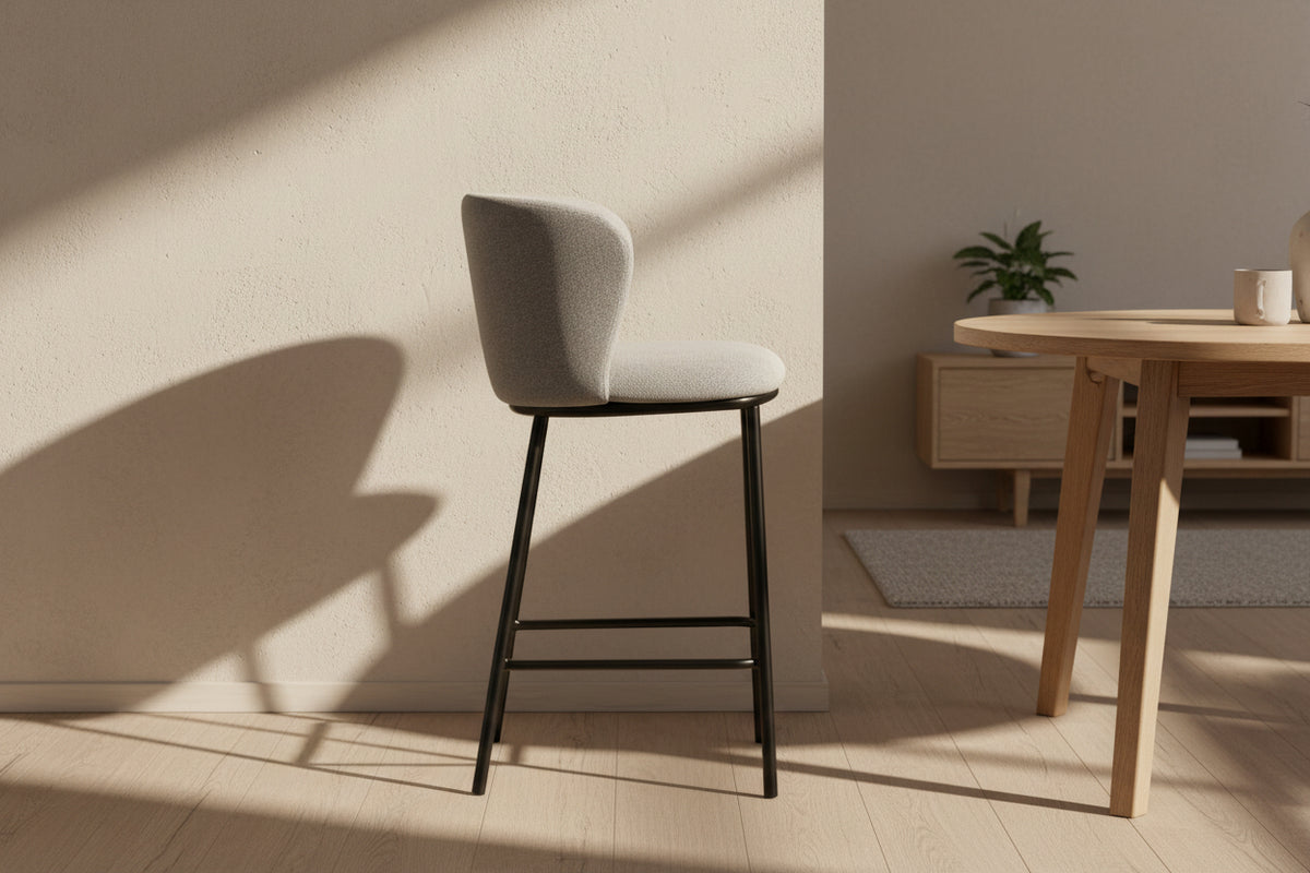 Chaise bar de cuisine gris clair - Rousseau Furniture - Souffle d'Intérieur