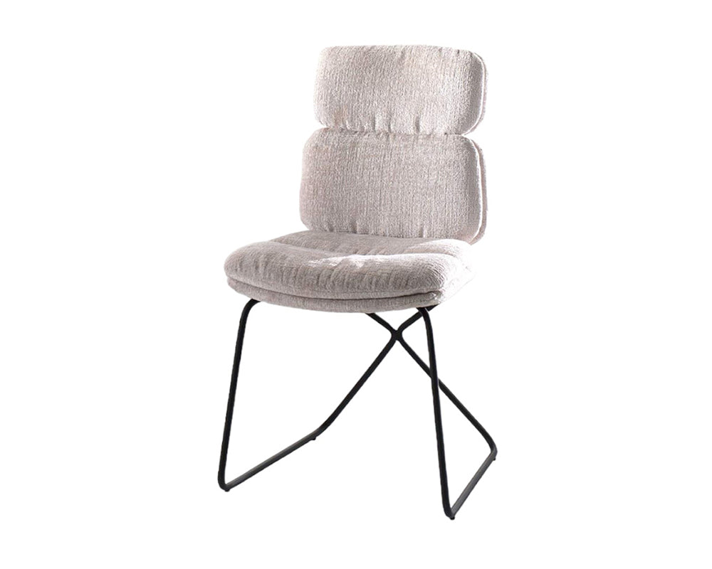 chaise beige pieds noir de salle à manger - Souffle d'intérieur