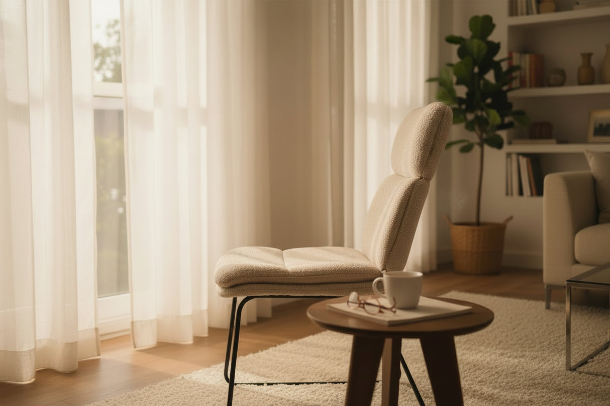 chaise beige pieds noir de salle à manger - Souffle d'intérieur