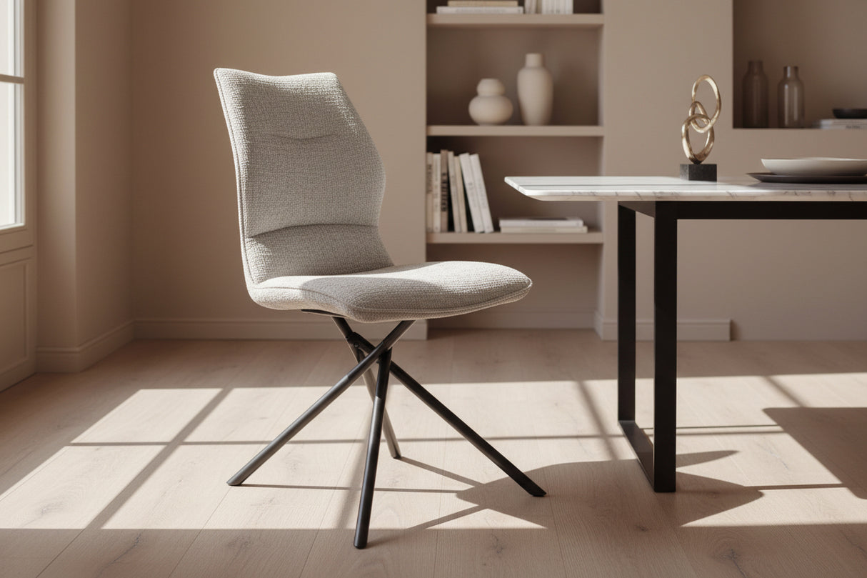 chaise grise de salle a manger en tissu pieds métal noir design - Souffle d'intérieur