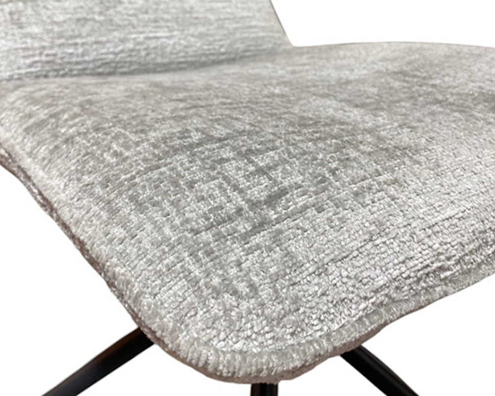 chaise grise de salle a manger en tissu pieds métal noir design - Souffle d'intérieur