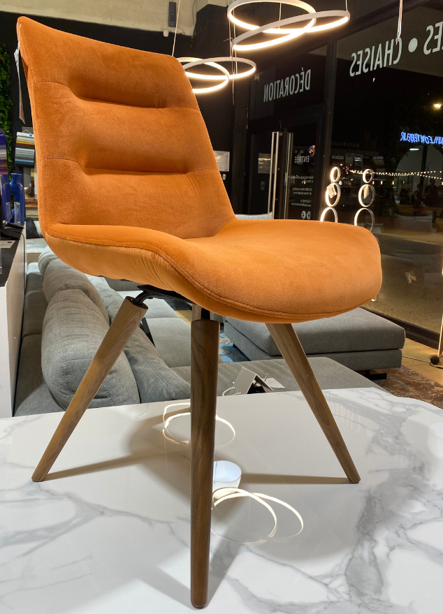 Chaise velours confortable orange pivotante de salle à manger - Sirene