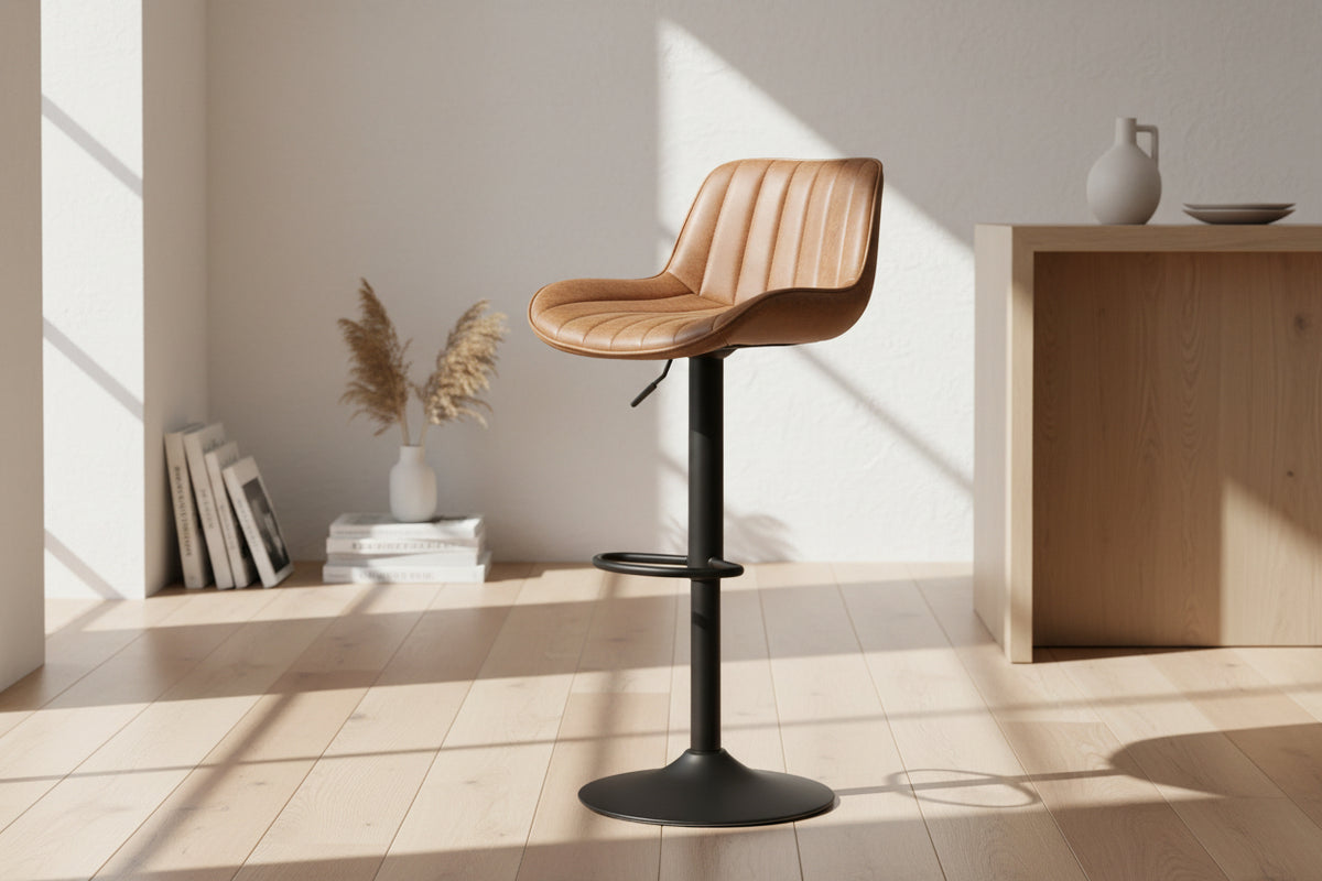 Chaise de bar confortable cognac - Rousseau Furniture - Souffle d'Intérieur