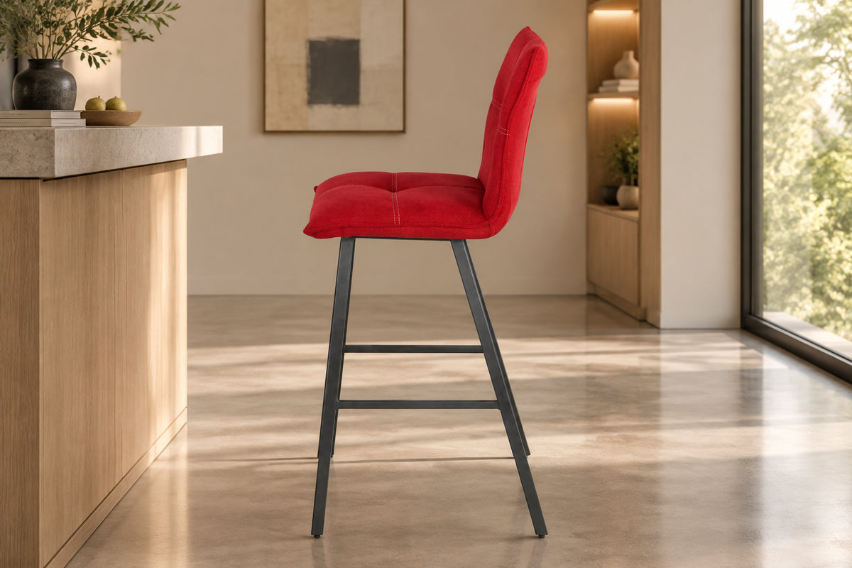 Chaise de bar Veronica – vue de profil – tissu rouge – pieds métal peint