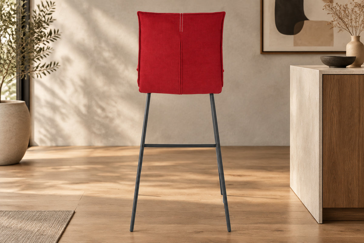 Chaise de bar Veronica – vue de dos – tissu rouge – pieds métal peint