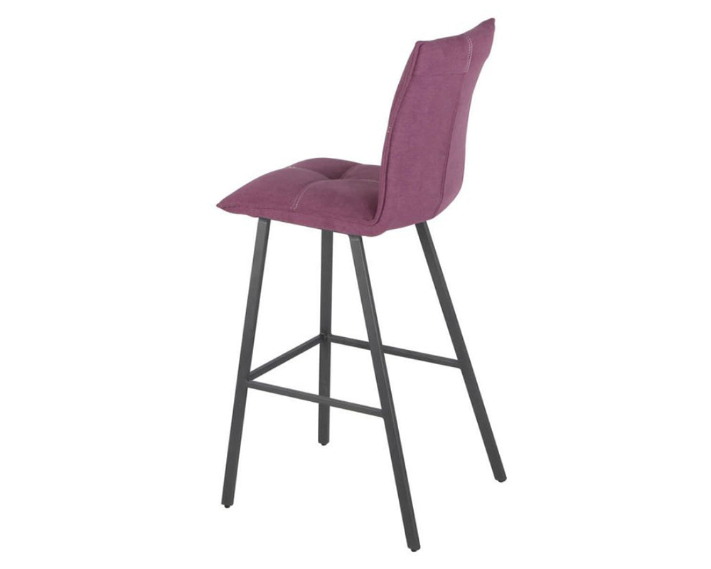 Chaise de bar Veronica – vue 3/4 arrière – tissu violet – pieds métal peint