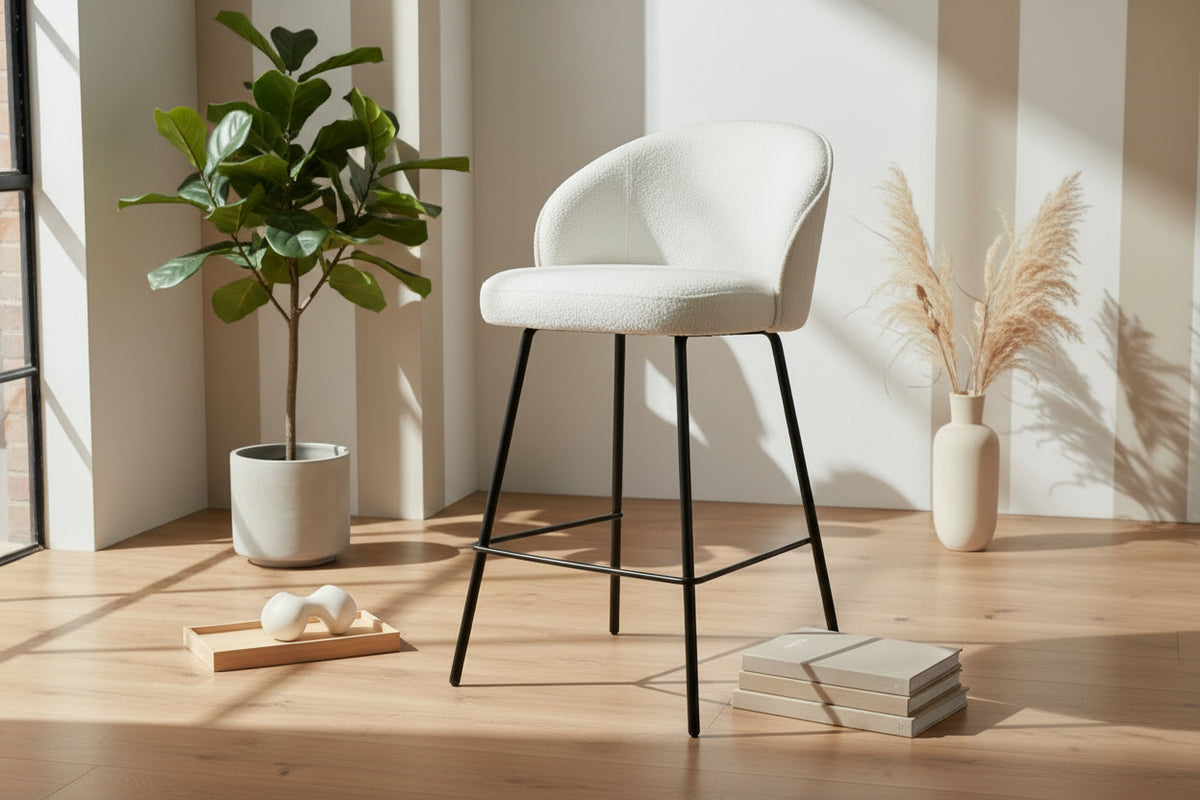 Chaise de comptoir confortable blanc - Rousseau Furniture - Souffle d'Intérieur