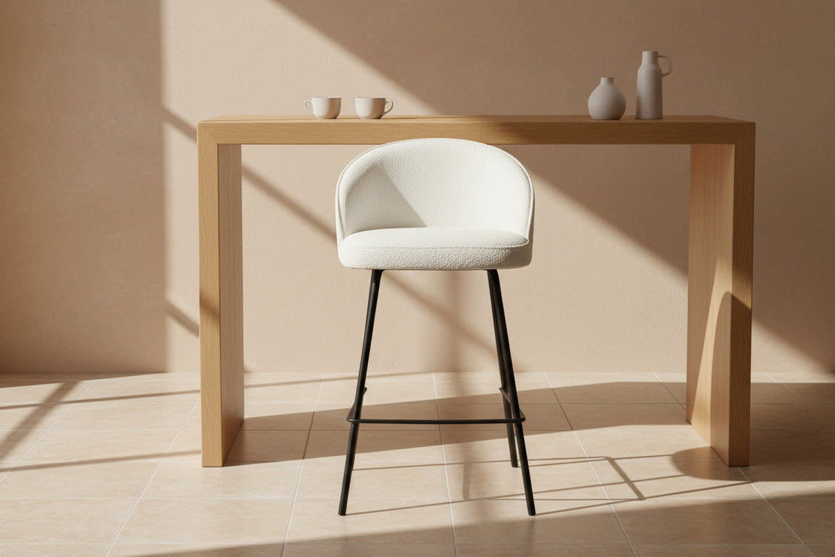 Chaise de comptoir confortable blanc - Rousseau Furniture - Souffle d'Intérieur