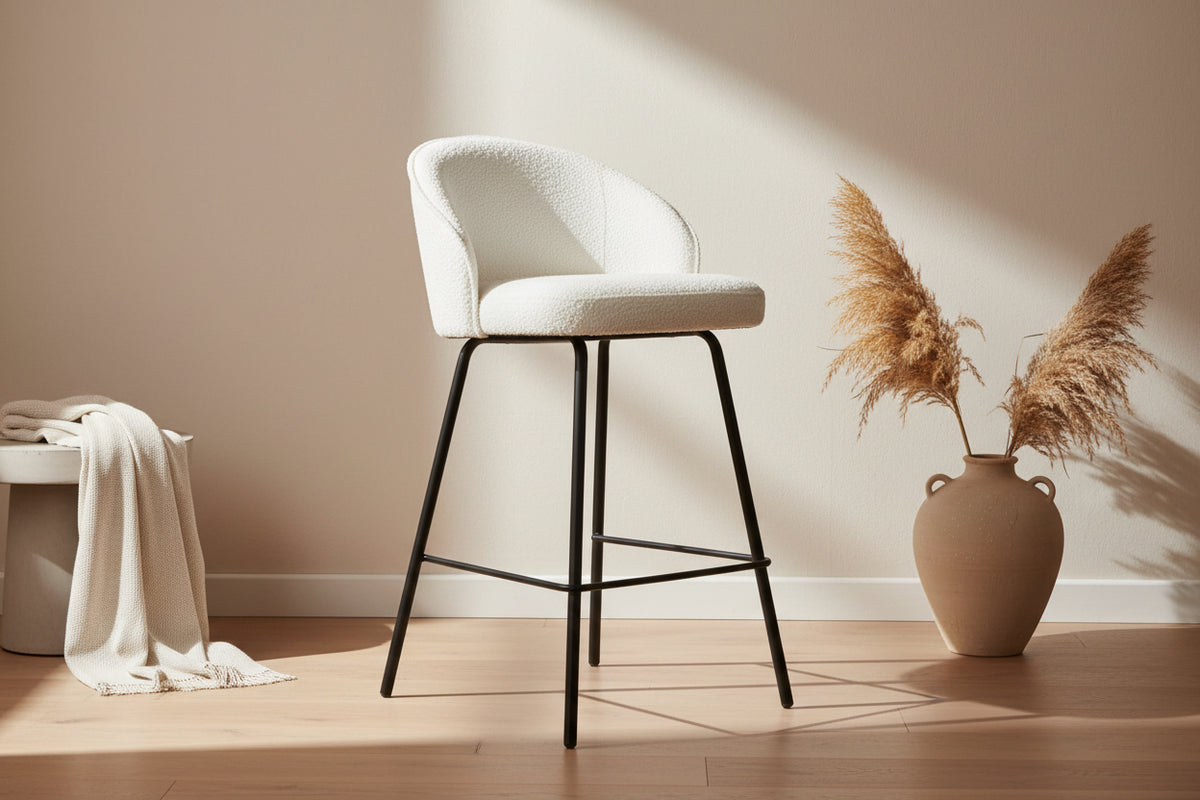Chaise de comptoir confortable blanc - Rousseau Furniture - Souffle d'Intérieur