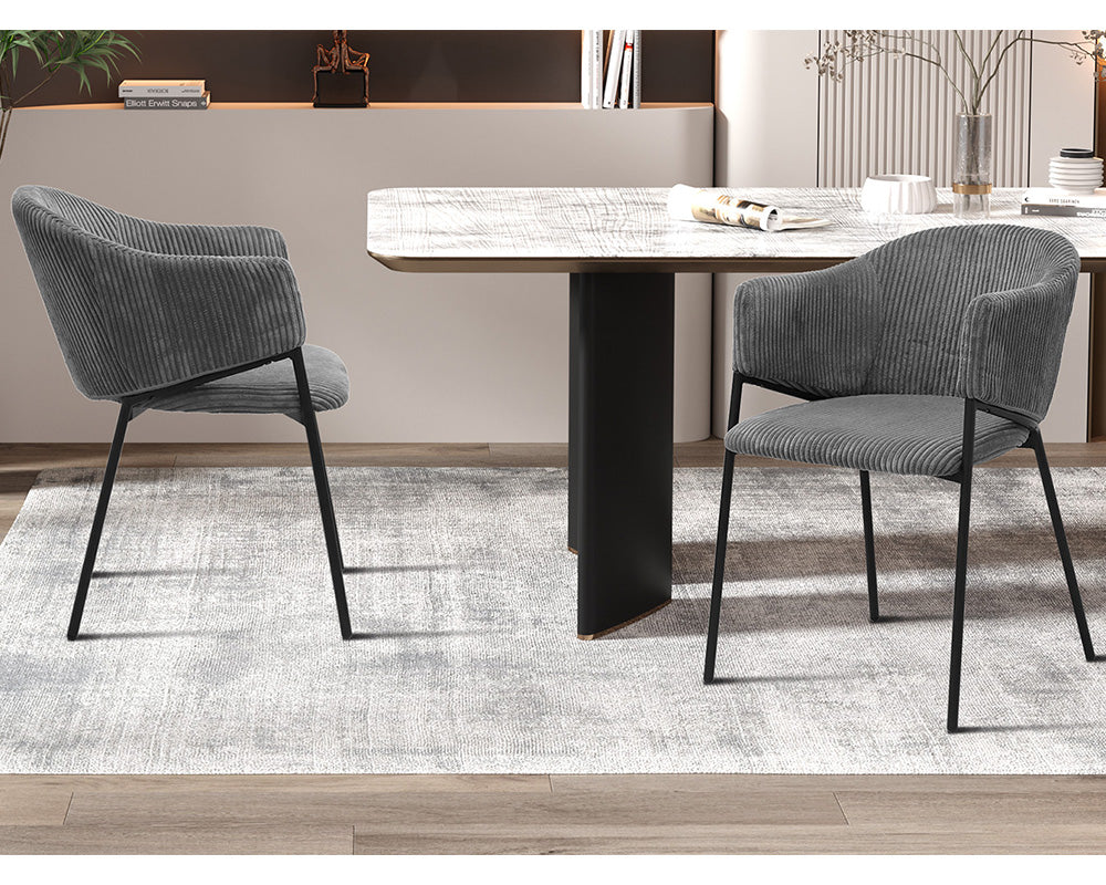 Chaise de salle à manger avec accoudoir en velours gris foncé - Rousseau - Souffle d'intérieur