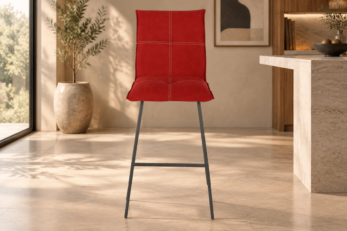 Chaise de bar Veronica – vue de face – tissu rouge – pieds métal peint