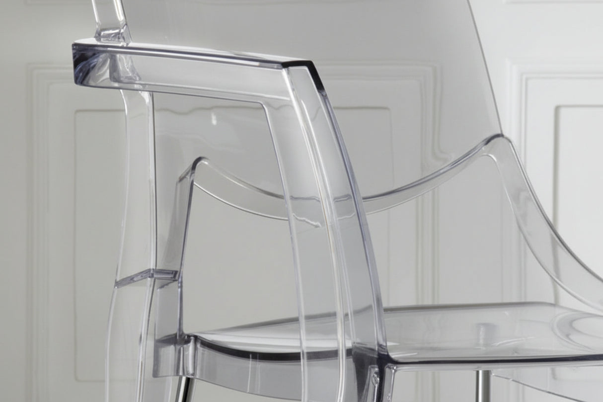 Détail chaise transparente – Angelina – structure polycarbonate