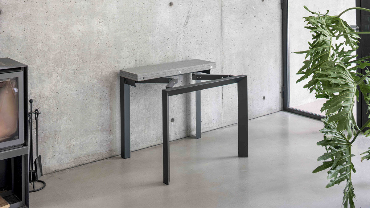 Console Domino en cours d'ouverture, piètement métal pivotant pour former la table