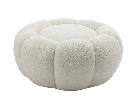 Pouf sur fond blanc d'un Fauteuil bouclette blanc