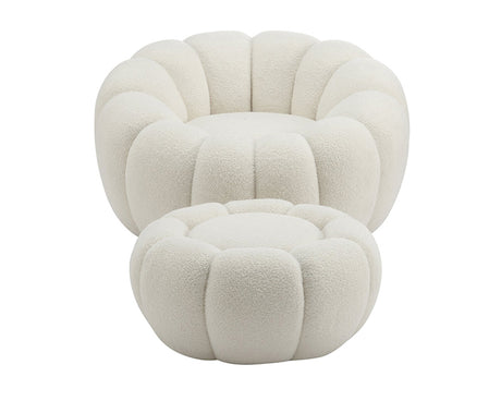fauteuil blanc bouclette avec son pouf vue de face sur un fond blanc