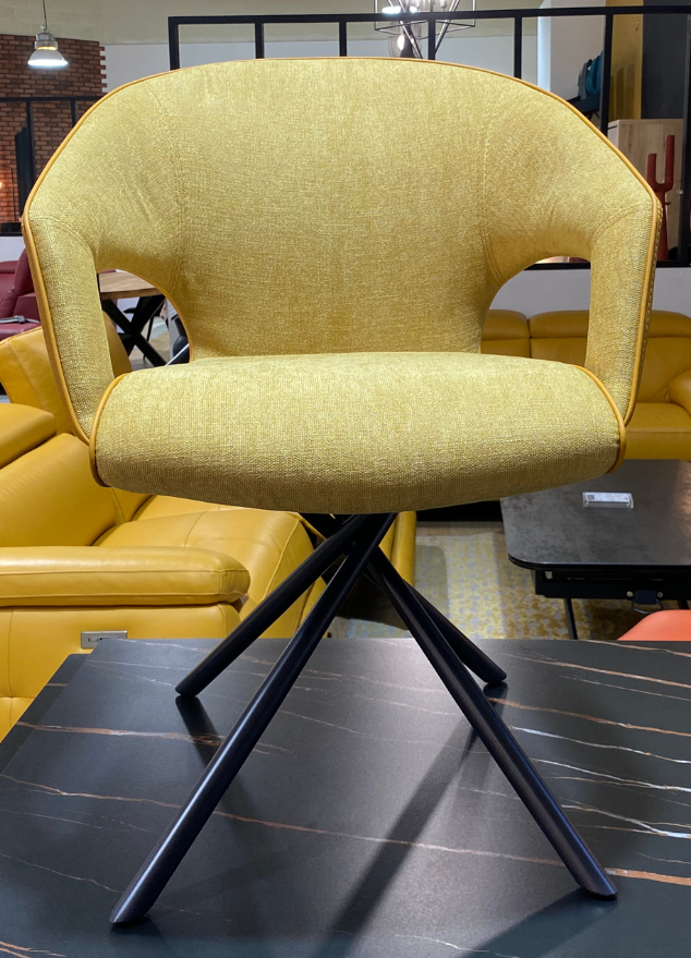 Fauteuil de table avec accoudoirs jaune moutarde design - Clara