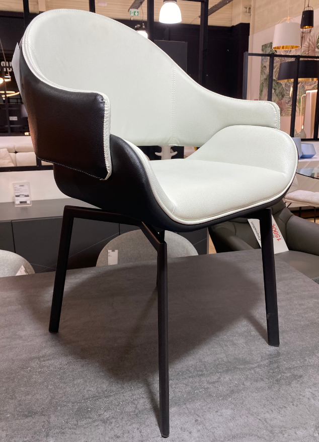 Chaise noir et blanche pivotante en simili cuir avec accoudoirs