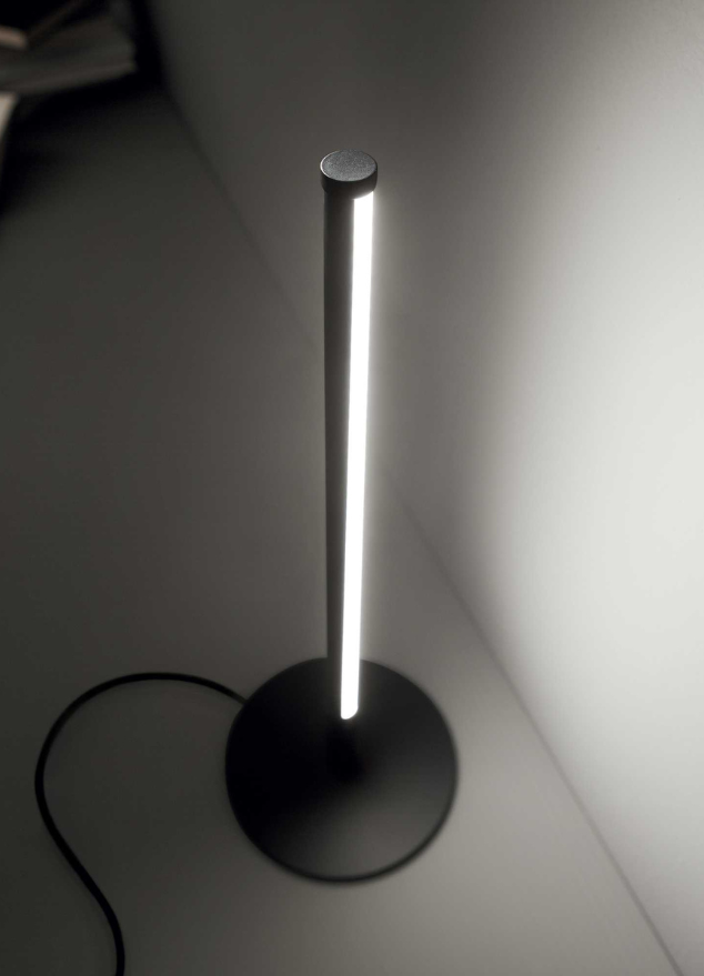 Lampe à poser design de table led noir - Yomi