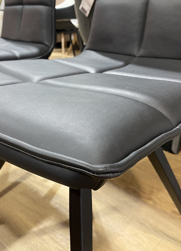 Lot de 4 chaises en cuir noir pivotante d'exposition - Souffle d'intérieur