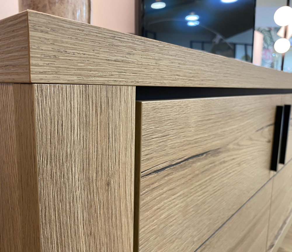 Détail meuble tv – Rosa – bois naturel