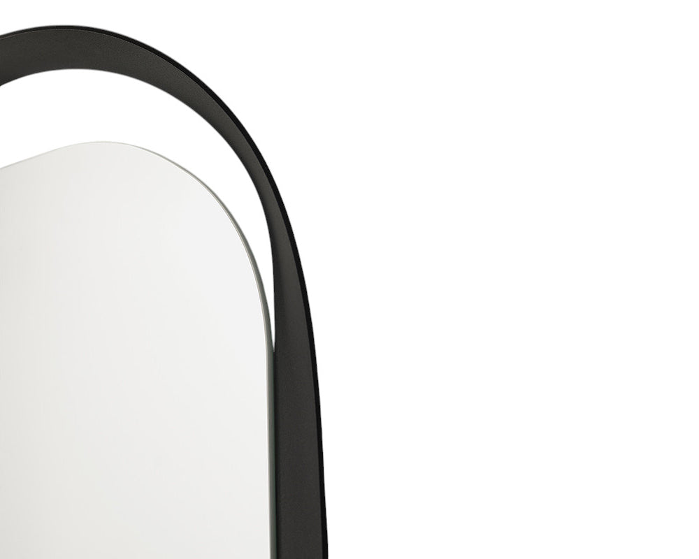 Miroir ovale Callagre – détail courbes calligraphie