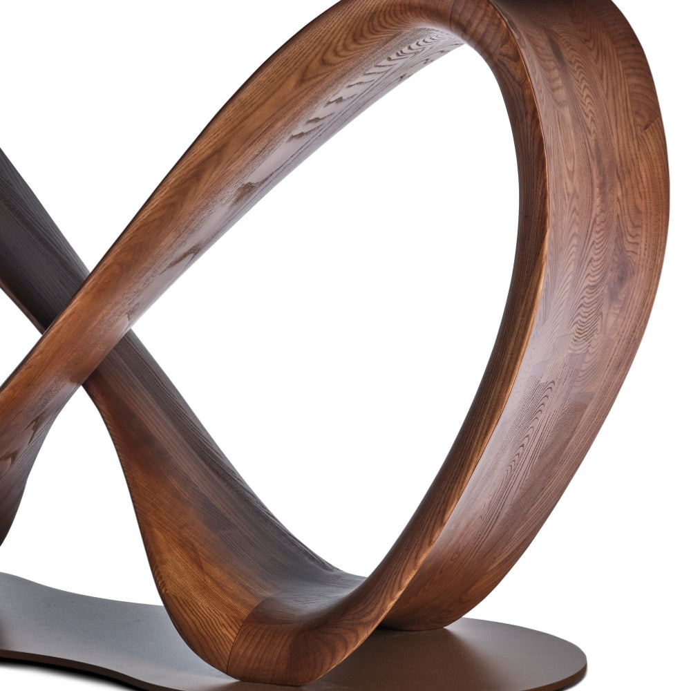 Lyra table céramique – zoom piètement ruban bois teiné noyer et base métal
