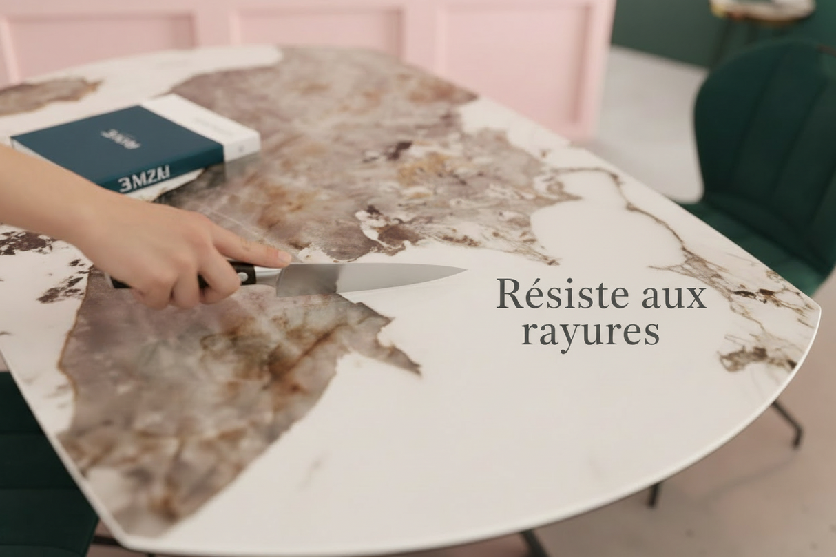 Résistance aux rayures - main avec couteau