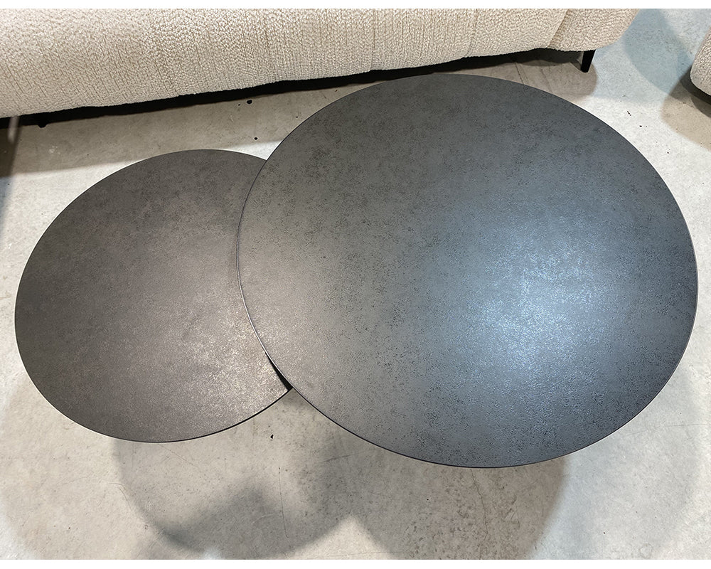 Table basse Duo en situation - salon - céramique noire