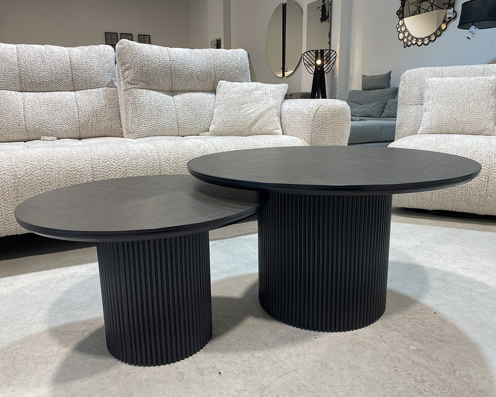 Table basse Duo en situation - en showroom - céramique noire