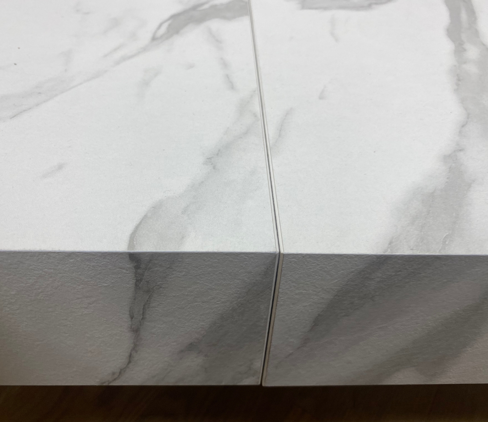 détail de la finition du platea de la Table basse relevable blanche transformable extensible