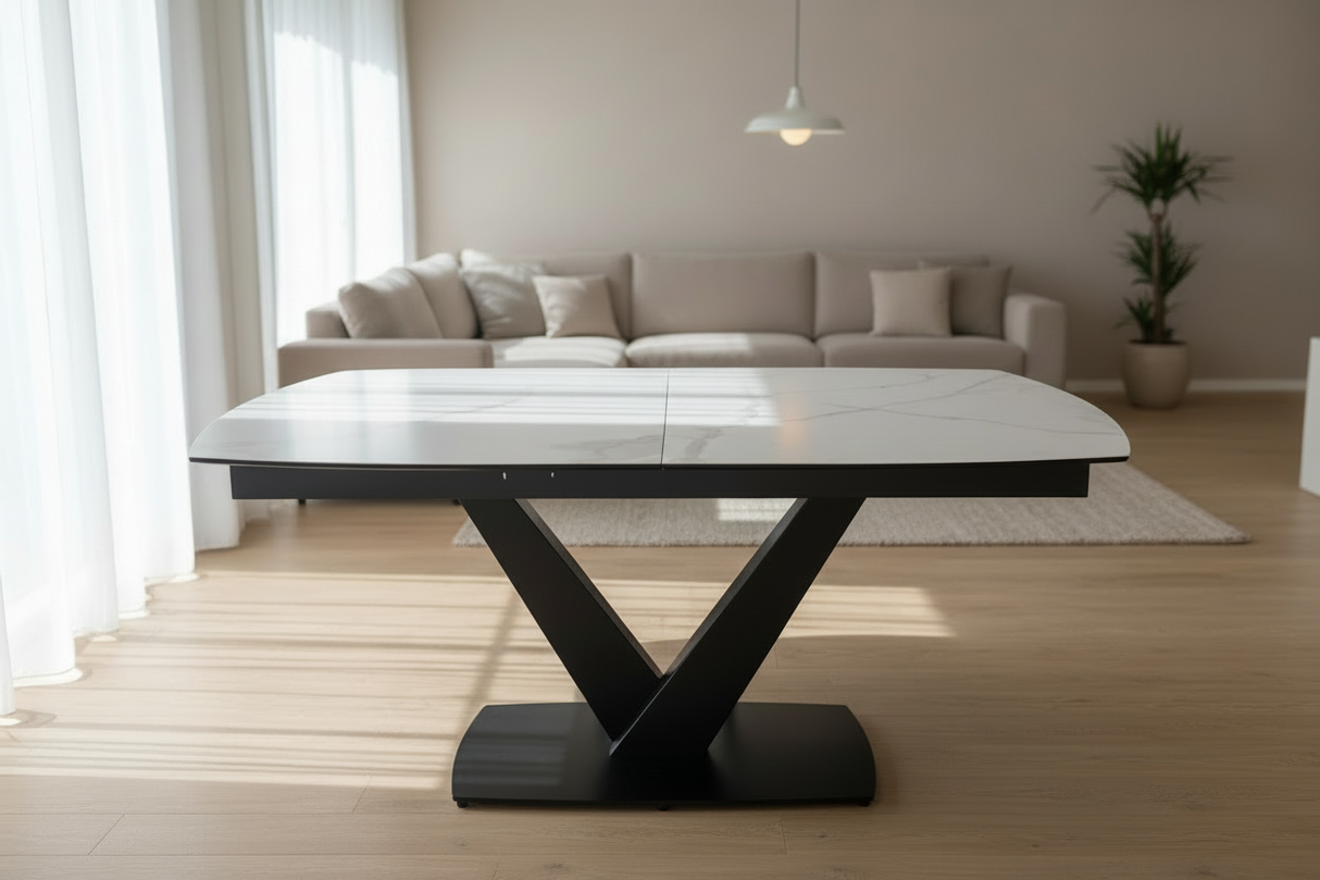 Columbiana table ovale extensible céramique marbre blanc – vue d'ensemble salle à manger, piètement métal noir mat
