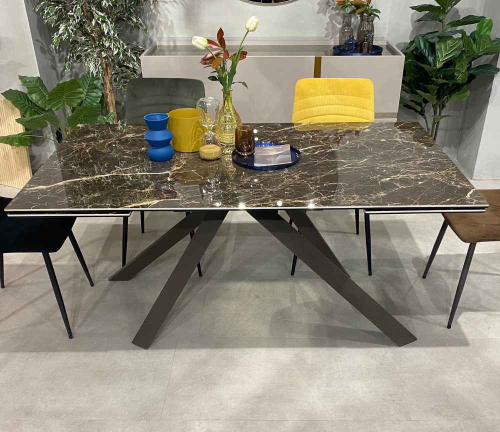 Nestory table extensible céramique marbre marron brillant – vue d'ensemble salle à manger design