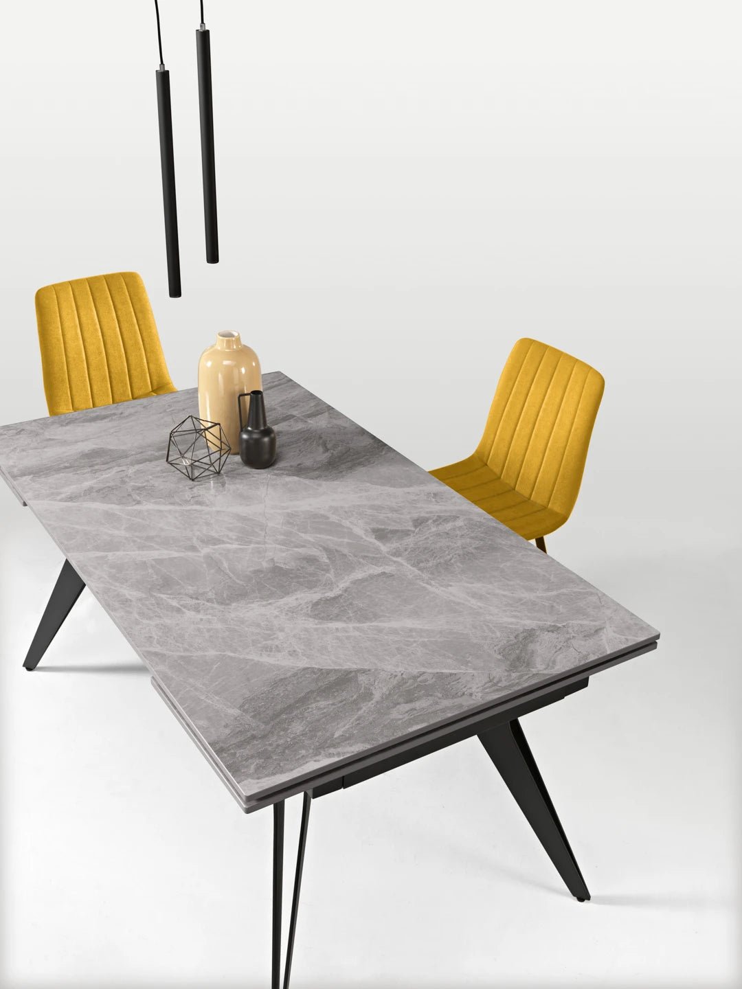 table ceramique extensible en marbre avec 4 pieds en metal et 2 chaises jaune