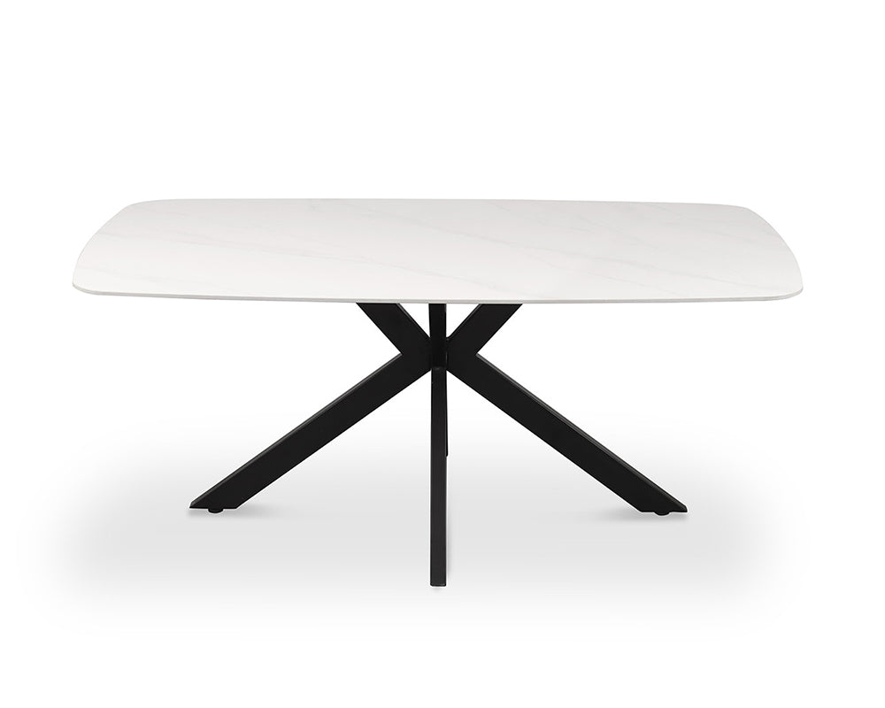 Vue d’ensemble de la table Nasa blanche dans une salle à manger élégante