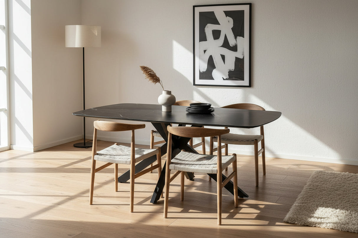 Nasa table céramique pleine masse marbre noir – vue de face, bords arrondis et piètement croisé