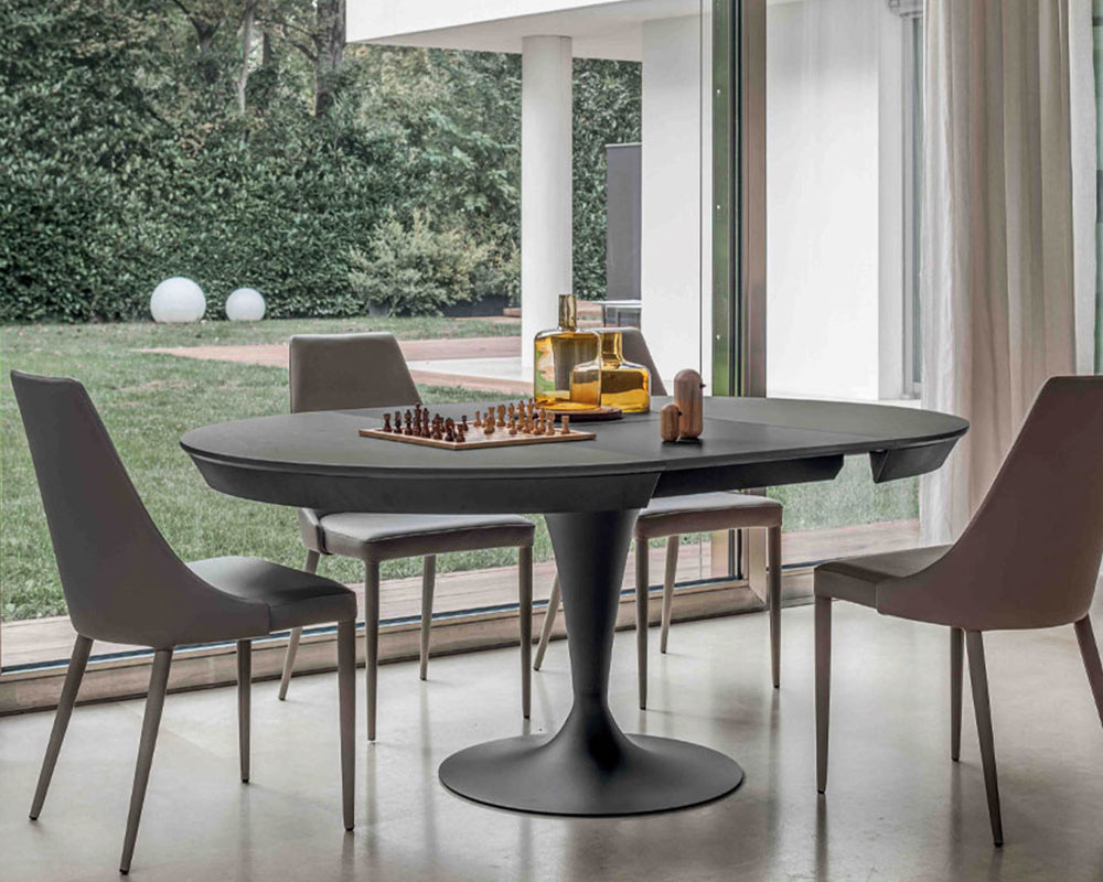 Table céramique Sunnie en situation – salle à manger – plateau gris