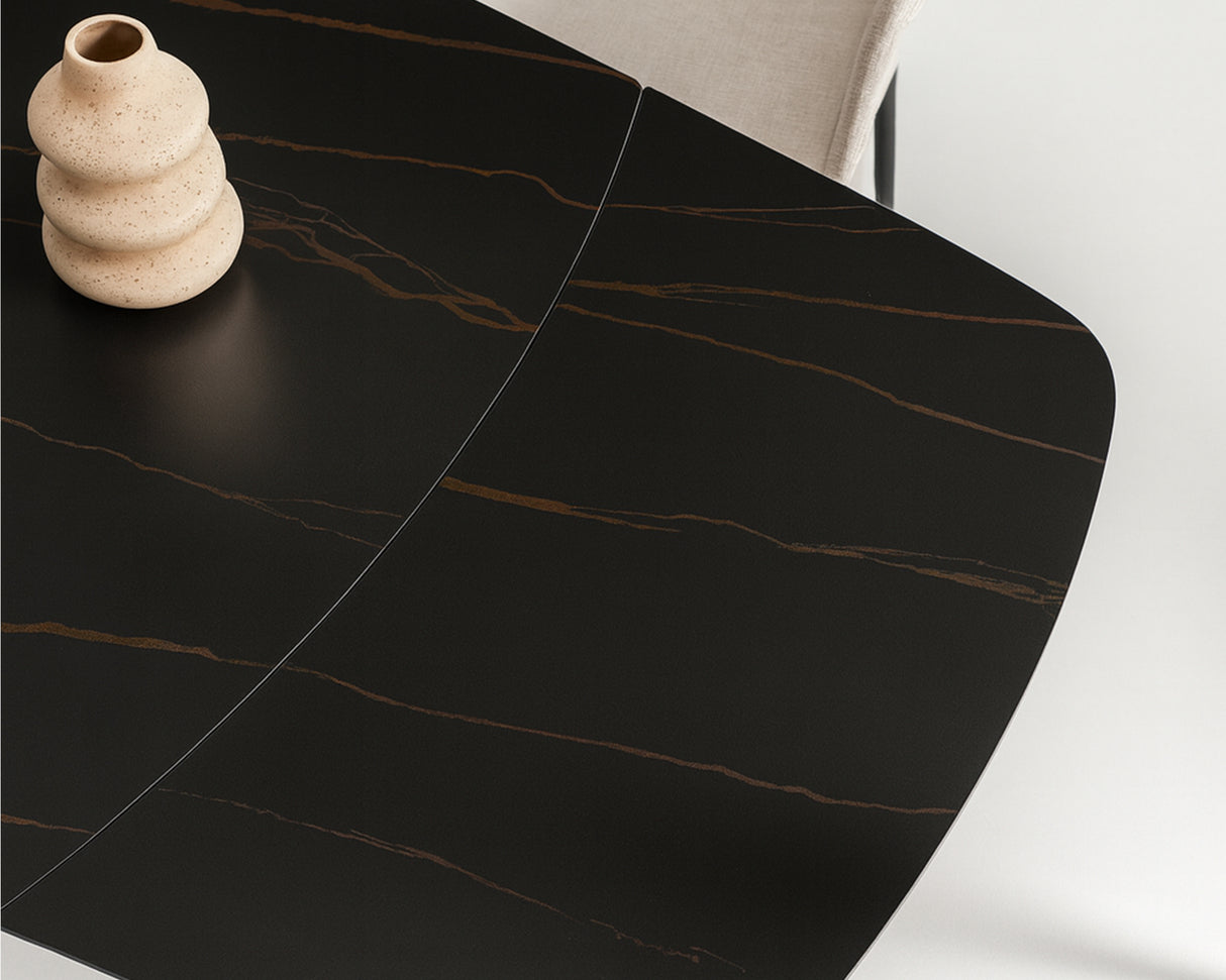 Table de repas extensible en céramique couleur marbre noir - ikonecasa - Souffle d'intérieur