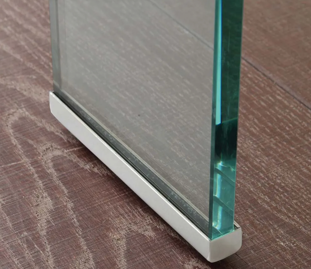 zoom du pied d'une Table en verre extensible design italien - Souffle d'intérieur